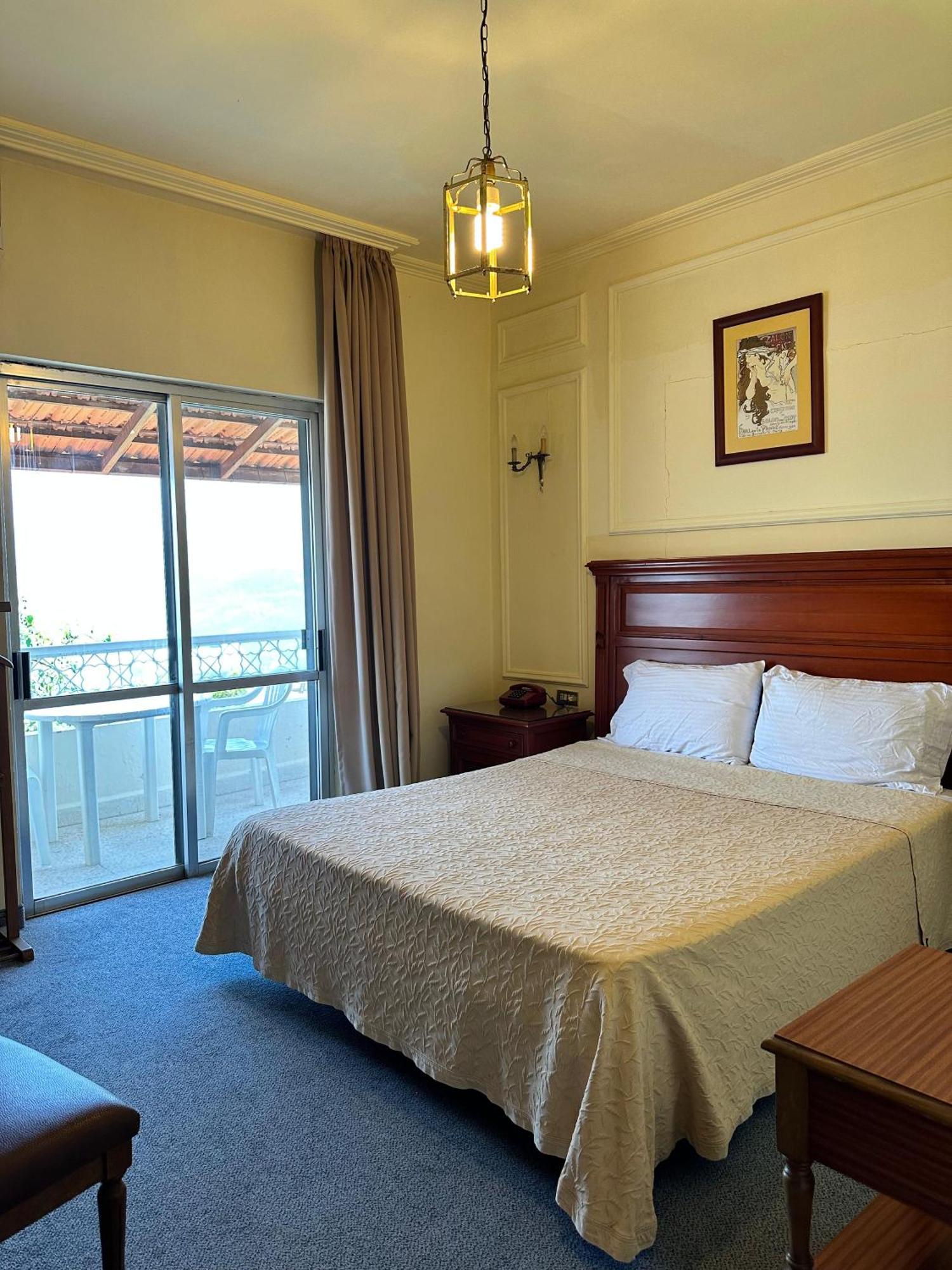 Le Crillon Hotel Броумана Екстериор снимка
