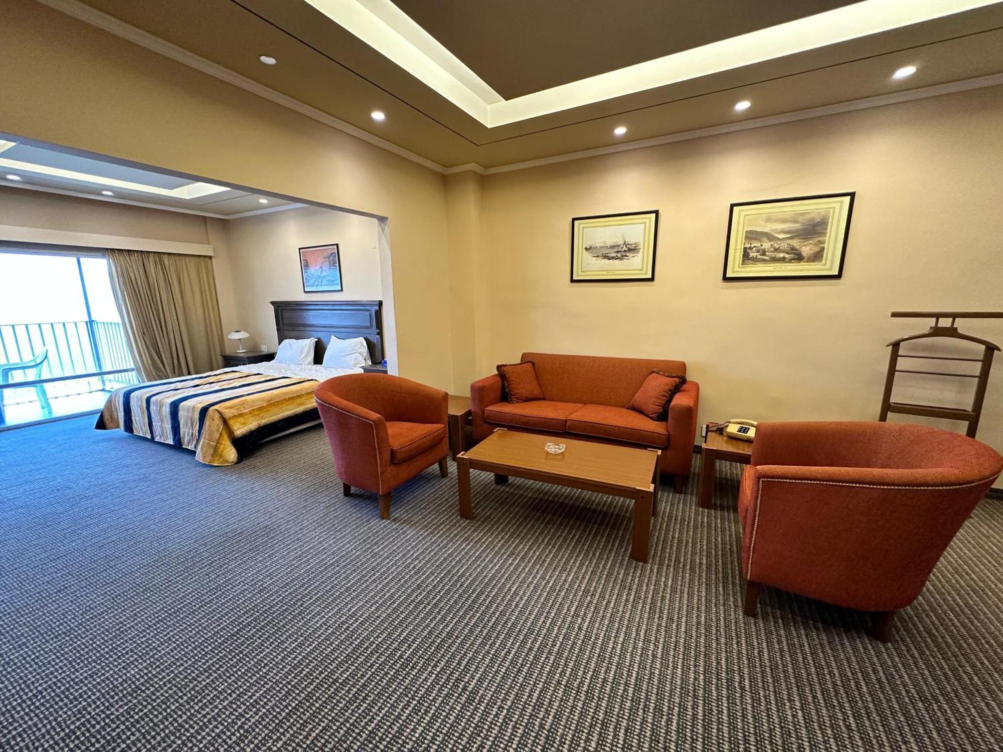 Le Crillon Hotel Броумана Екстериор снимка