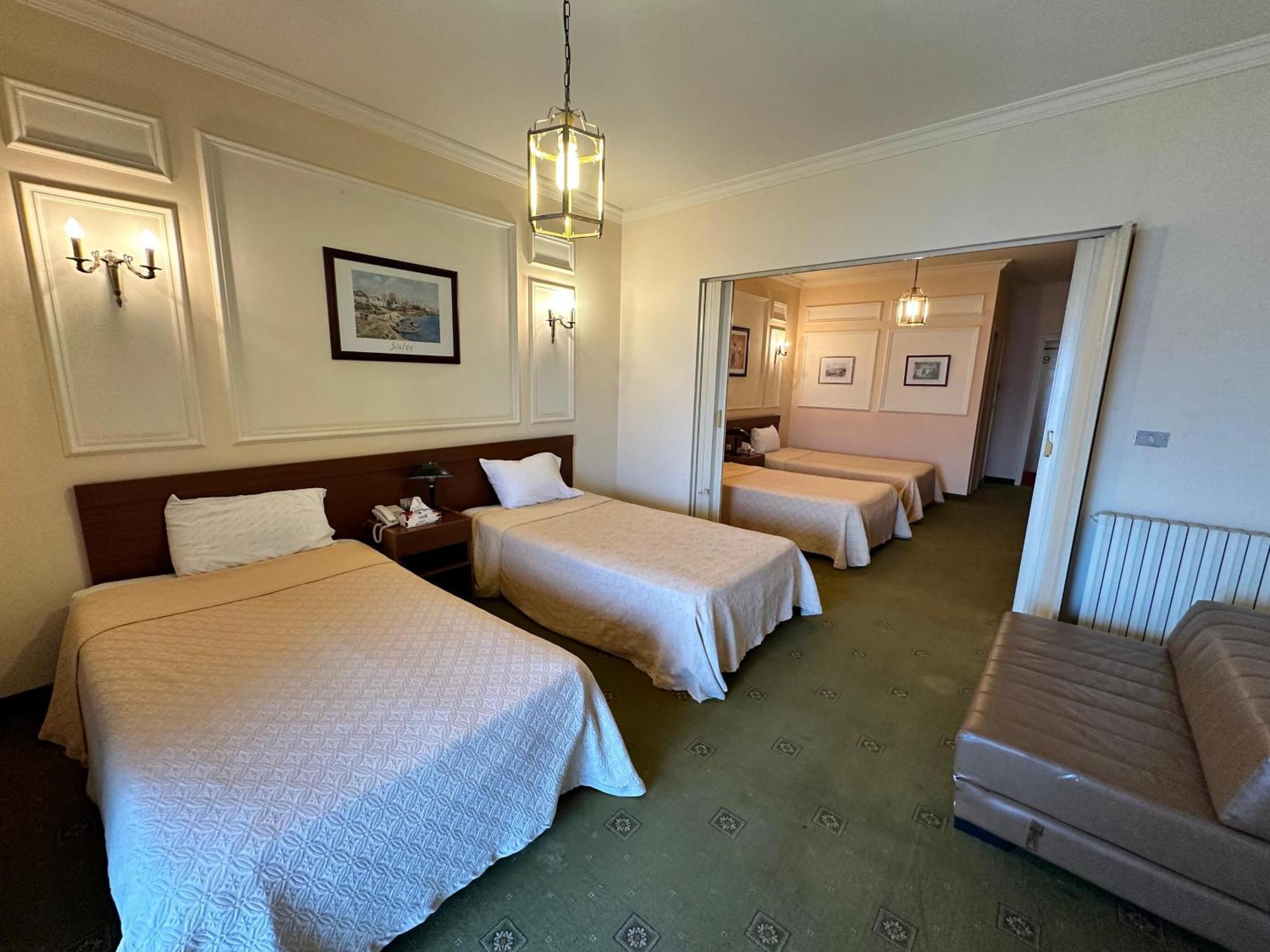 Le Crillon Hotel Броумана Екстериор снимка