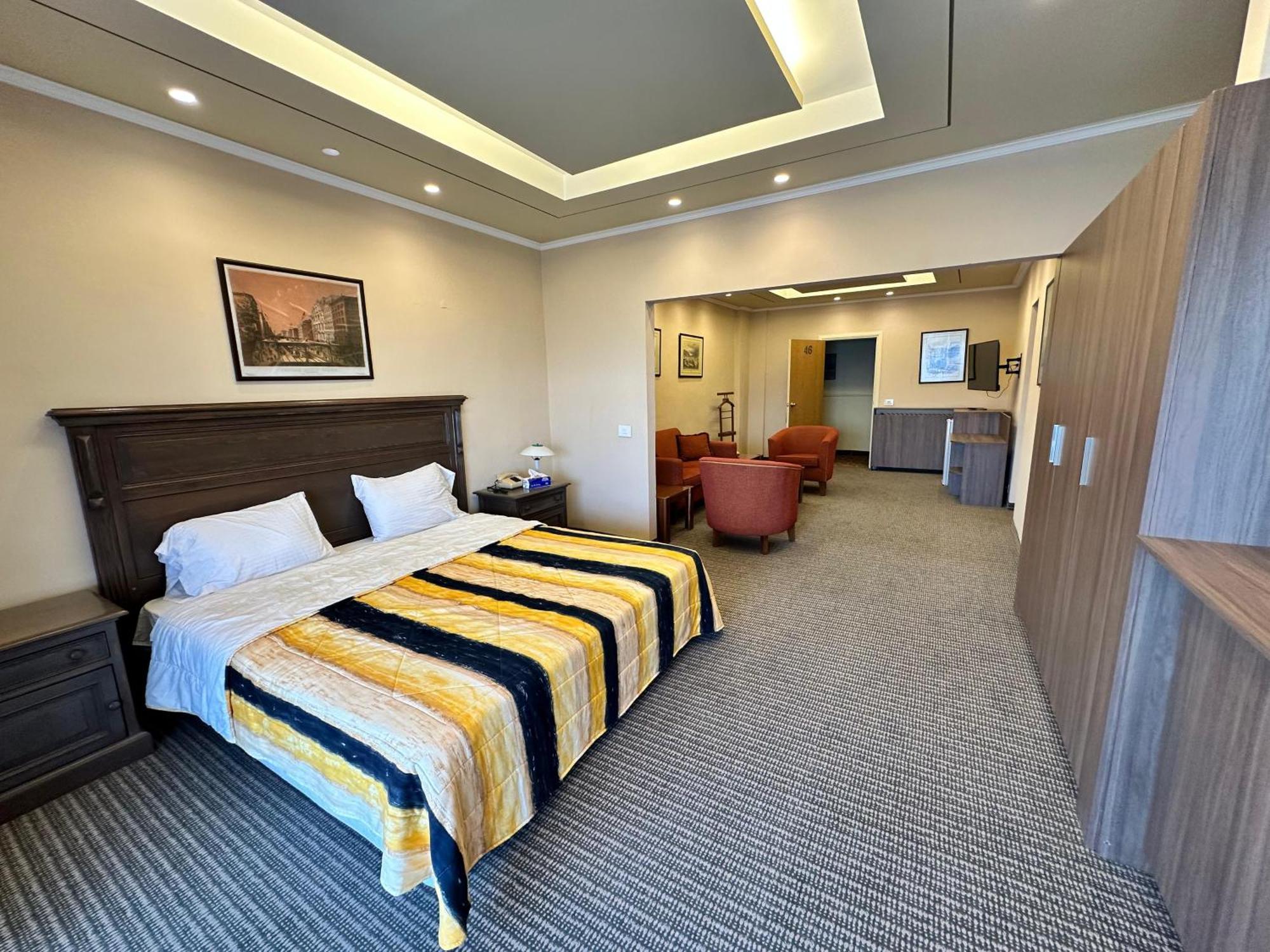 Le Crillon Hotel Броумана Екстериор снимка
