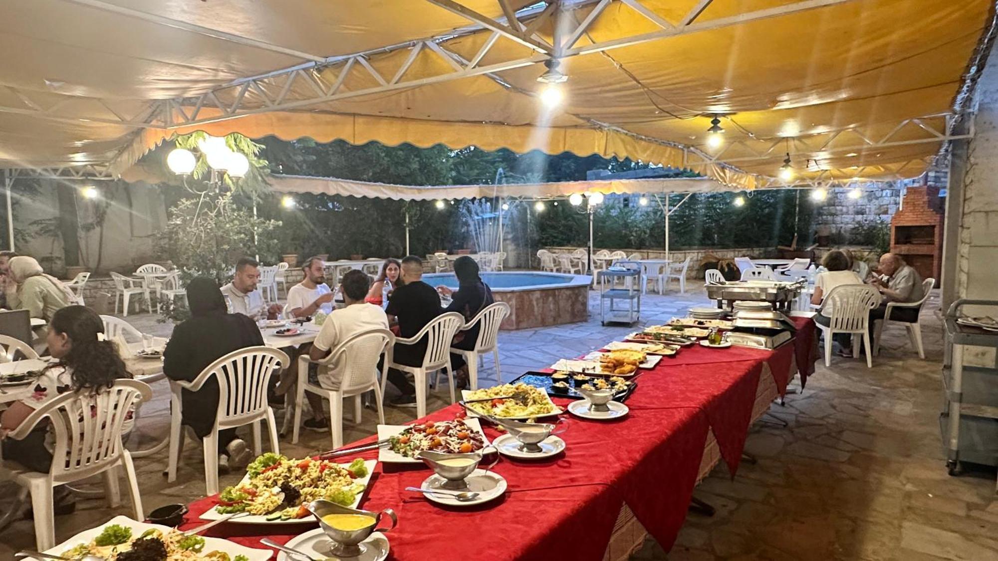 Le Crillon Hotel Броумана Екстериор снимка